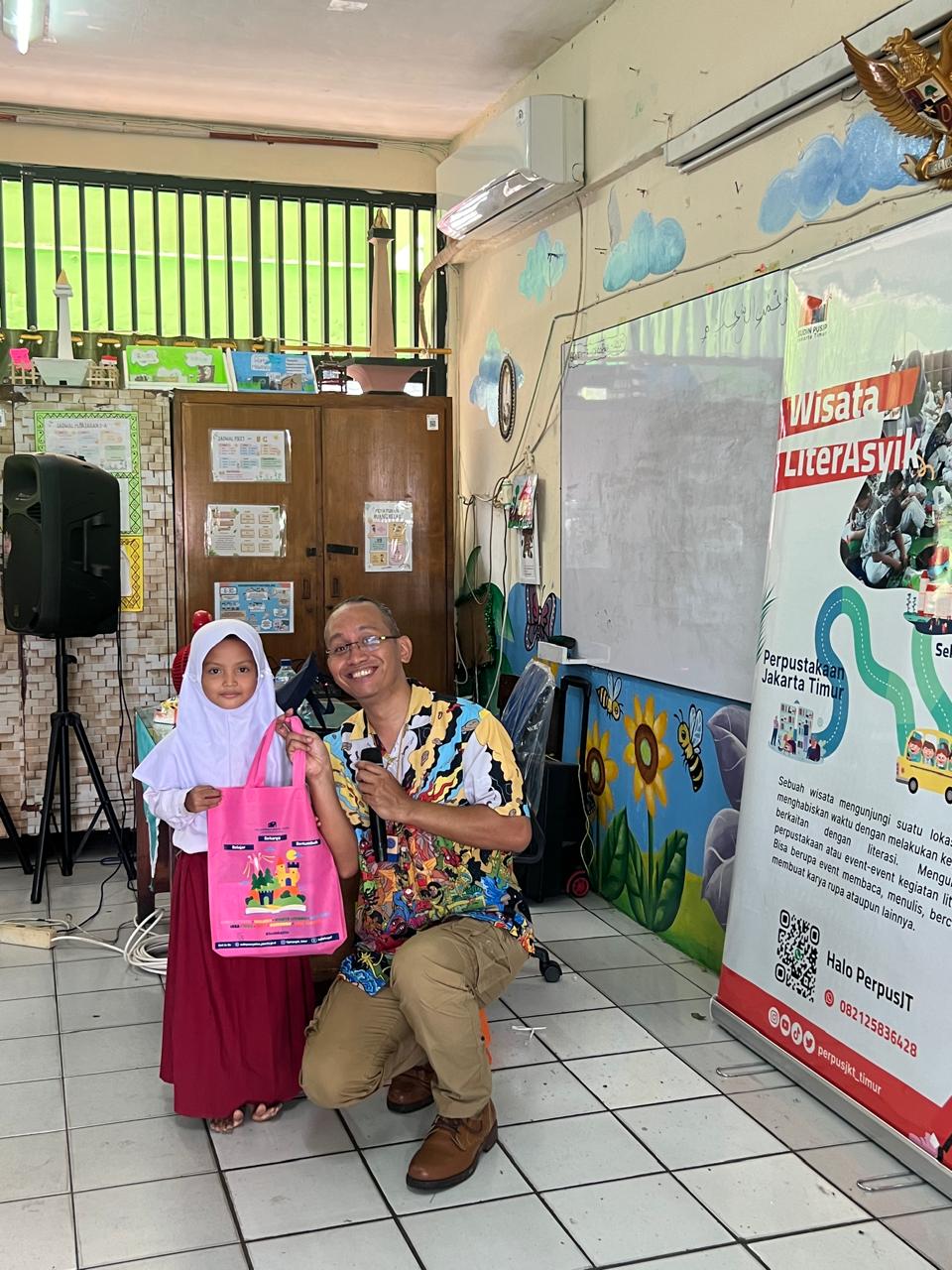 Wisata LiterAsyik Bersama SDN Pondok Kelapa 07